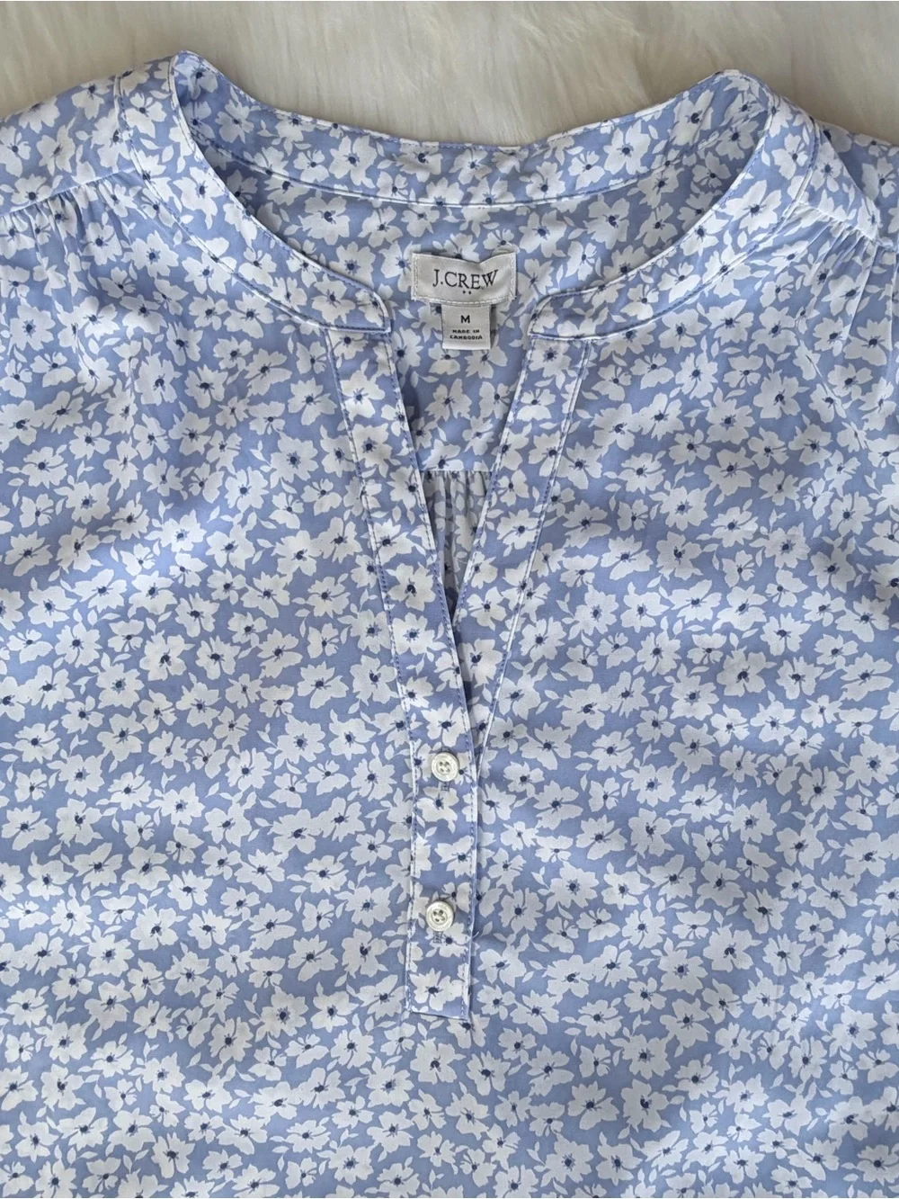 J.Crew Sleeveless Split Neck Floral Blouse Sz M Blue White Ditsy Print